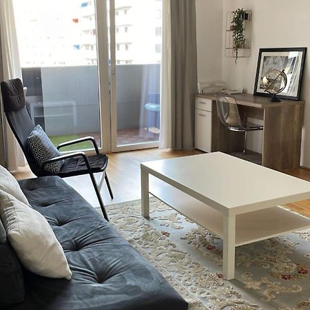 2 Bedroom Apartment Next To Metro U1 And Garage Parking Wien Exterior foto